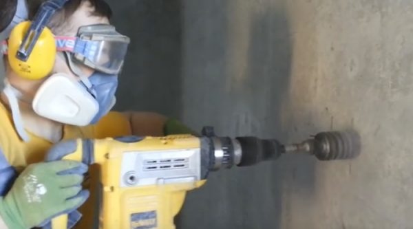 Можно ли сверлить бетон дрелью?