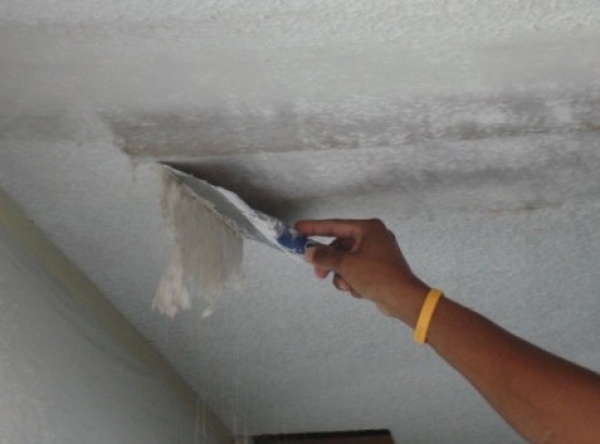 Самостоятельная очистка потолка от водоэмульсионной краски