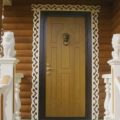 Устанавливаем железную дверь в деревянном доме