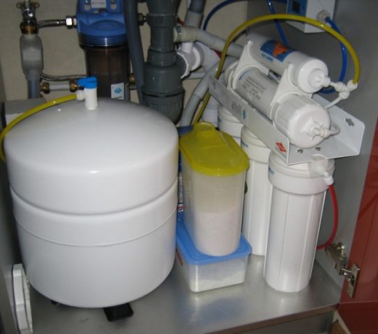 Процесс работы фильтра для воды с установкой системы обратного осмоса