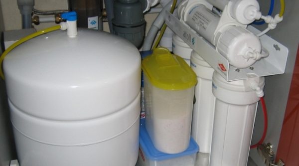 Процесс работы фильтра для воды с установкой системы обратного осмоса