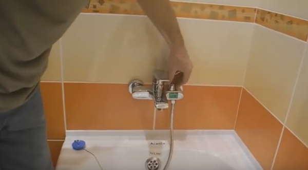 Что нужно для установки смесителя в ванной и на кухне