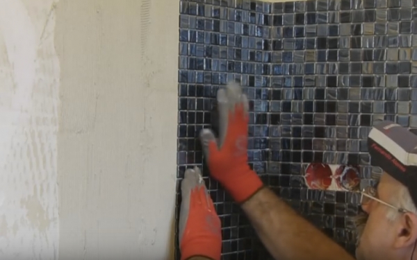 Технология кладки плитки мозаики на стену