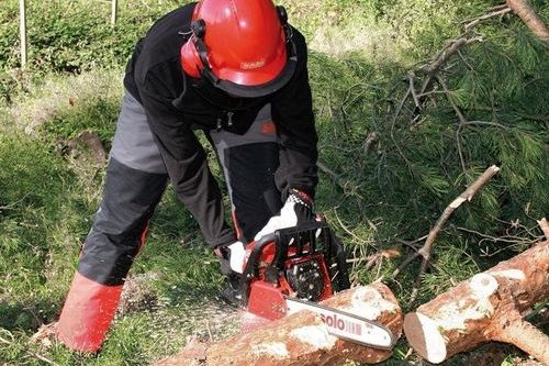 Работа бензопилой — инструкция, запуск, техника безопасности