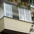 Популярные материалы для отделки балкона
