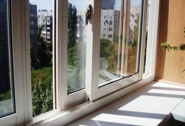 Преимущества установки раздвижных окон и дверей в частных домах и квартирах