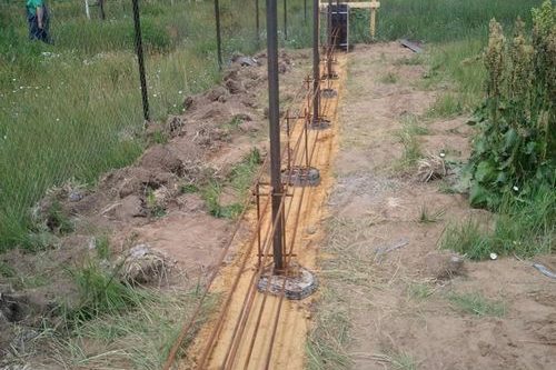 Как сделать забор из профнастила, установка и размеры