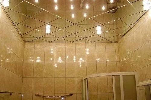 Какой выбрать потолок в ванной комнате: обзор популярных