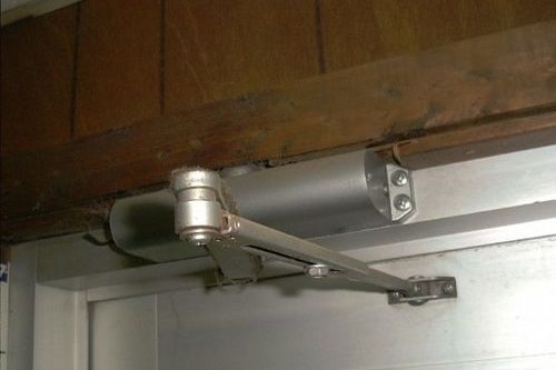 Доводчик для двери своими руками: как изготовить и установить