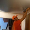 Как снять натяжной потолок: пошаговая инструкция по выполнению