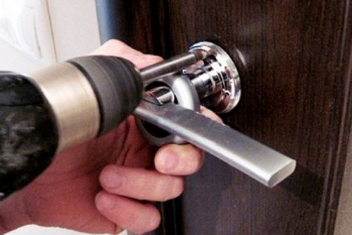 Замена дверной ручки своими руками