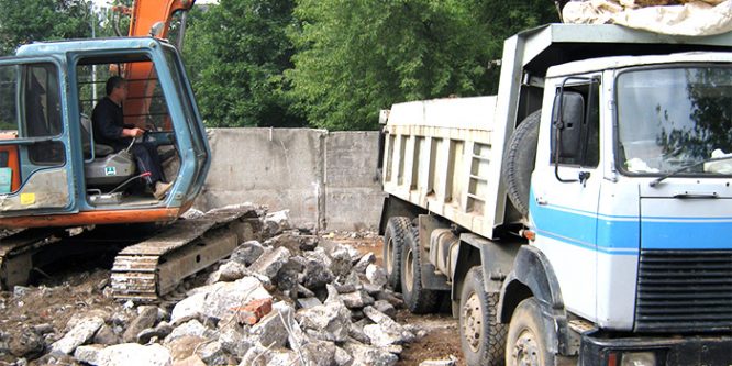 5 причин доверить вывоз строительного мусора компании «Датком»